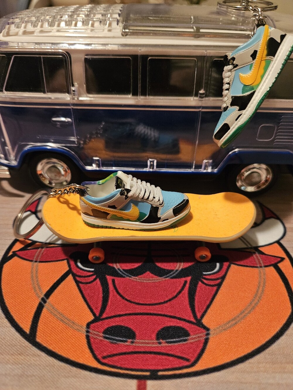 Pair of Mini sneaker keychain. - Picture 3 of 9